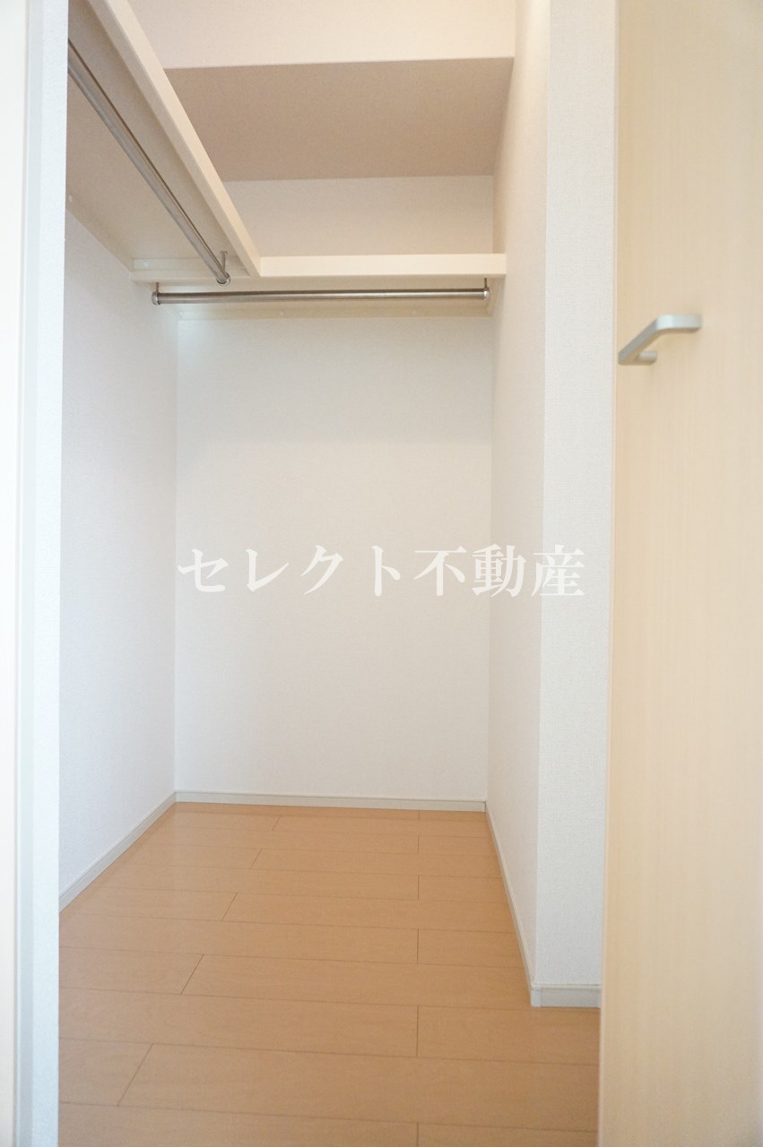 収納　【アウローラIII】ウォークインクローゼットで床がフラットなので