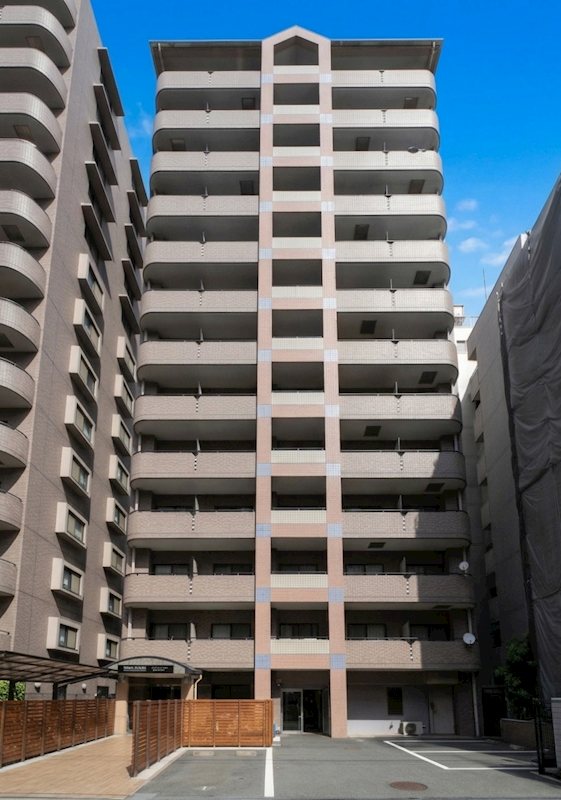 建物外観　SRC(鉄骨鉄筋コンクリート)構造　13階建て　総戸数55戸
