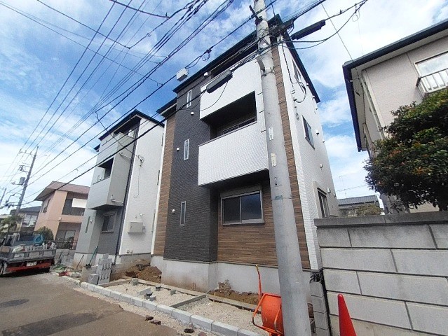 建物外観　お問合せは048-776-5175　レーベンハウス上尾東店へ