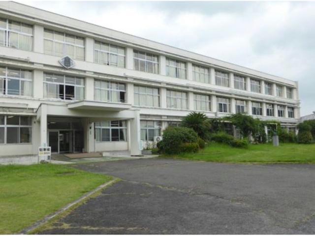 中学校　本巣市立糸貫中学校（中学校）まで982m