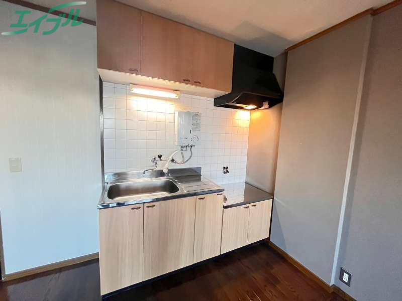 キッチン　別部屋反転画像参考