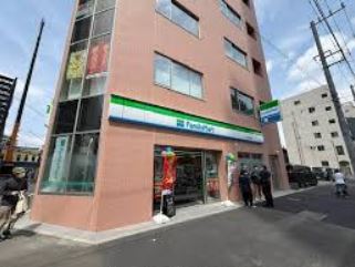 コンビニ　ファミリーマート向ヶ丘遊園駅北店（コンビニ）まで42m