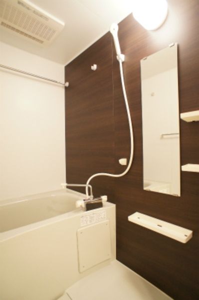 バス・シャワールーム　バス・トイレ別なのでゆっくり湯船に浸かれます☆