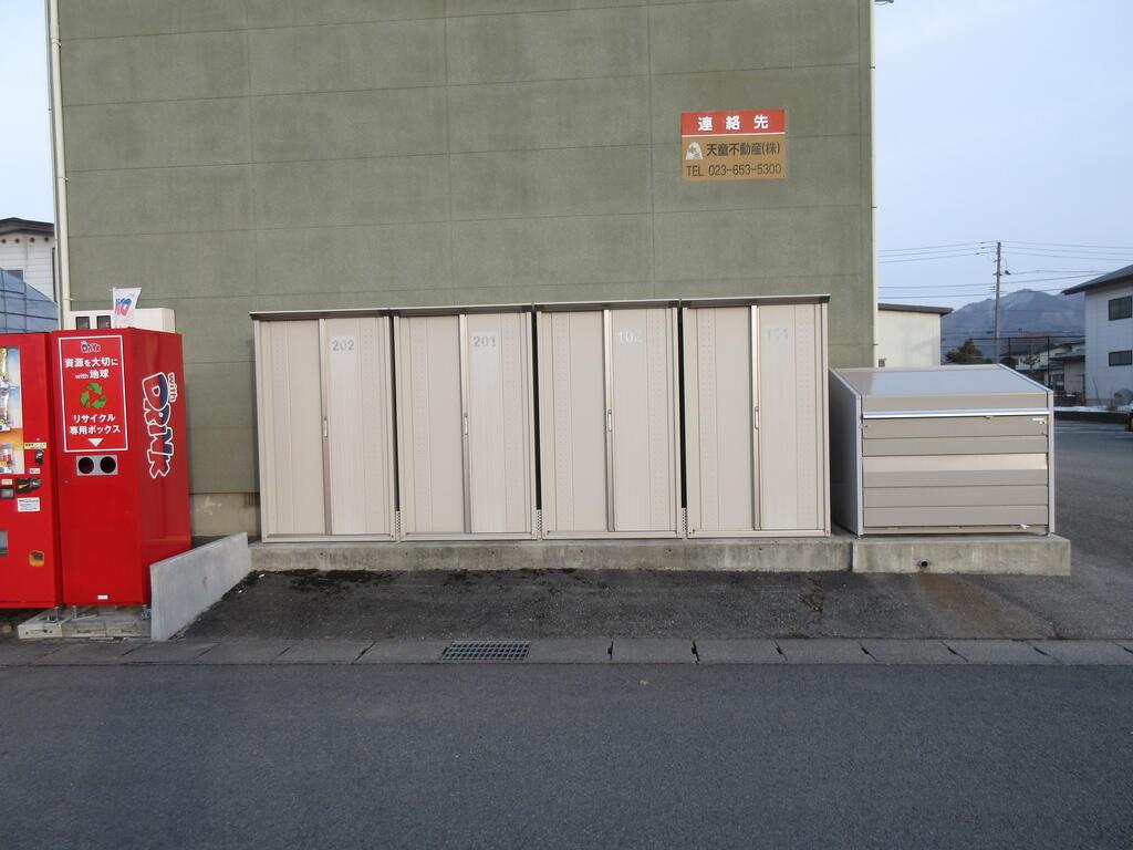 その他　敷地内ごみ置き場＋外物置