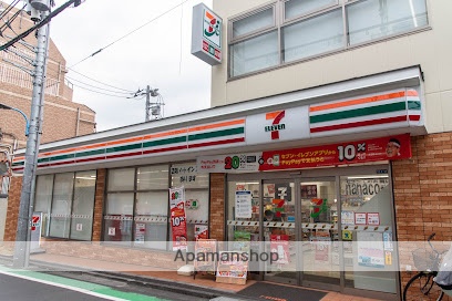 コンビニ　セブン－イレブン新宿大久保３丁目店（コンビニ）まで251m