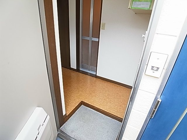 玄関　同一物件別部屋写真