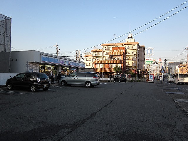 コンビニ　ローソン四日市中川原店（コンビニ）まで324m