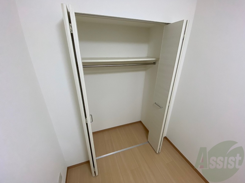 収納　クローゼットは奥行きもあり、荷物が多い方でも安心です。