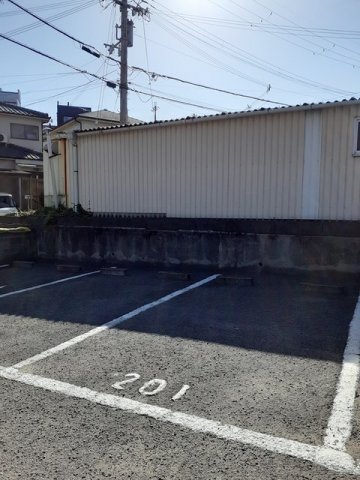 駐車場　駐車場に車を止められます