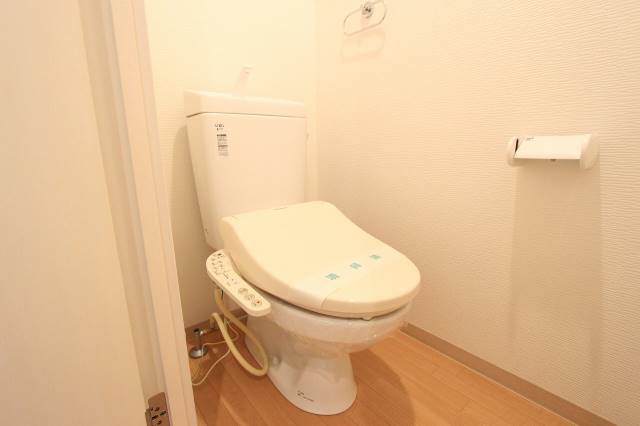 トイレ　ウォシュレット付きです。