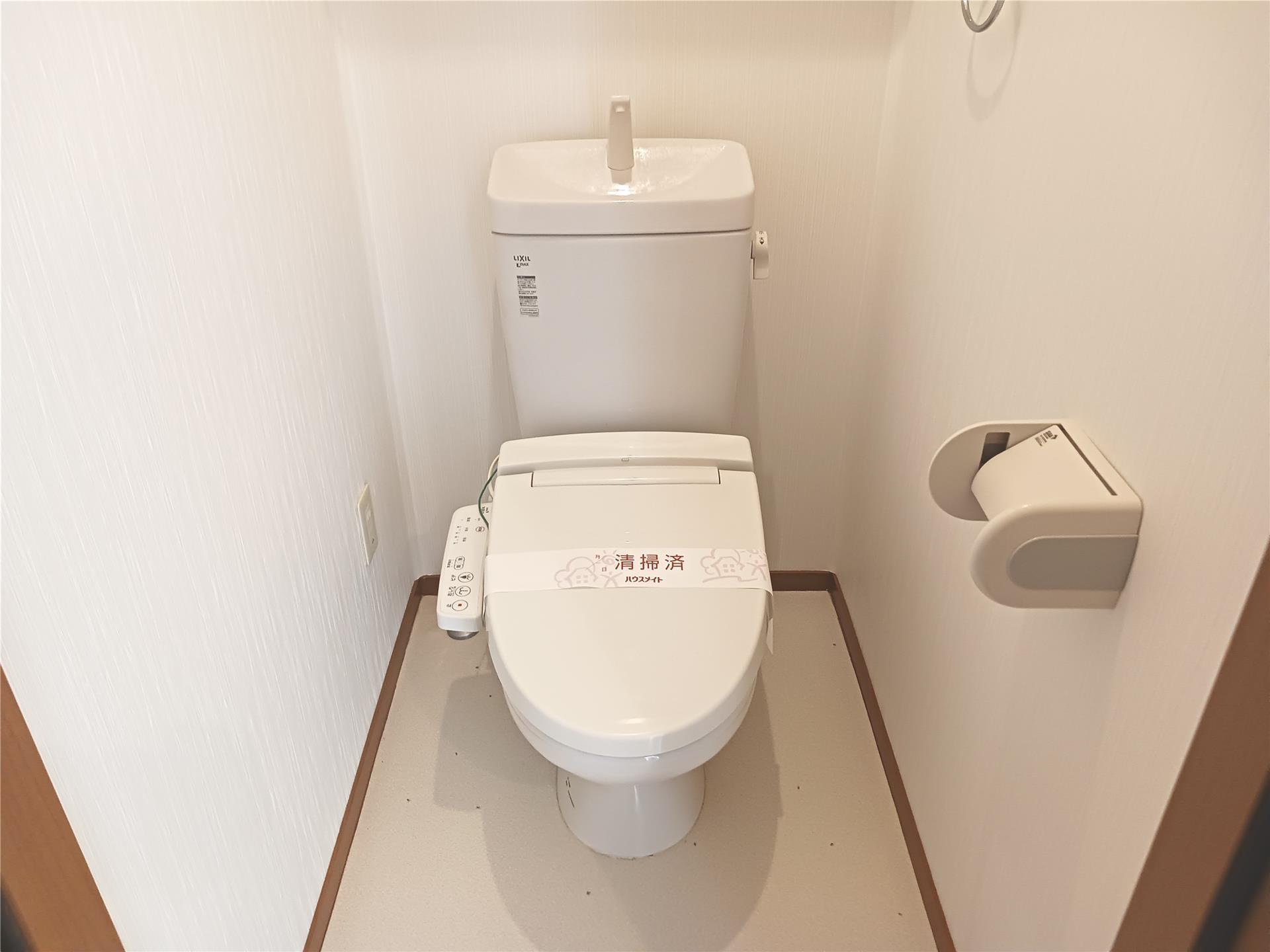トイレ　※写真は反転タイプのお部屋です。