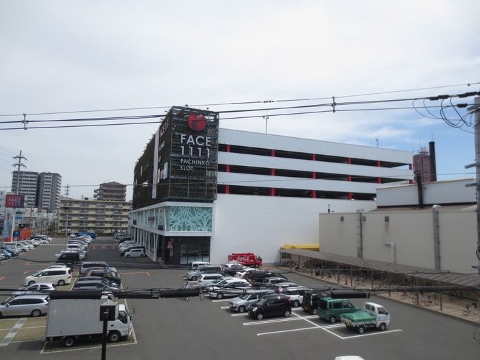 コンビニ　ファミリーマート（コンビニ）まで102m