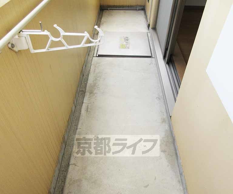 バルコニー　たくさん洗濯物干せます