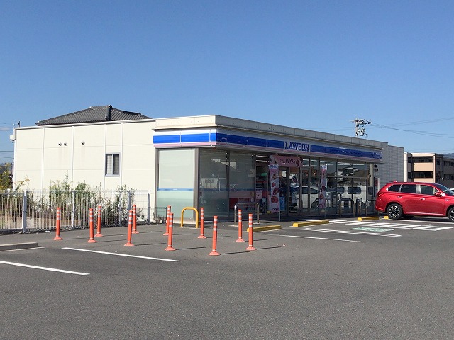 コンビニ　ローソン（コンビニ）まで888m