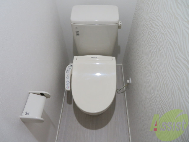 トイレ　人気のウォシュレットつきのトイレです。快適ですよ。