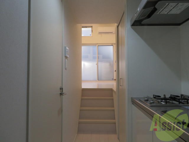 玄関　玄関からの目線です。光が差し込む素敵なお部屋ですよ。