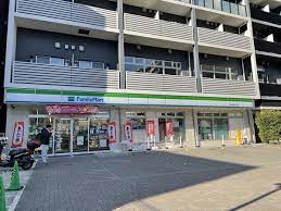 コンビニ　ファミリーマート 横浜子安通三丁目店（コンビニ）まで586m