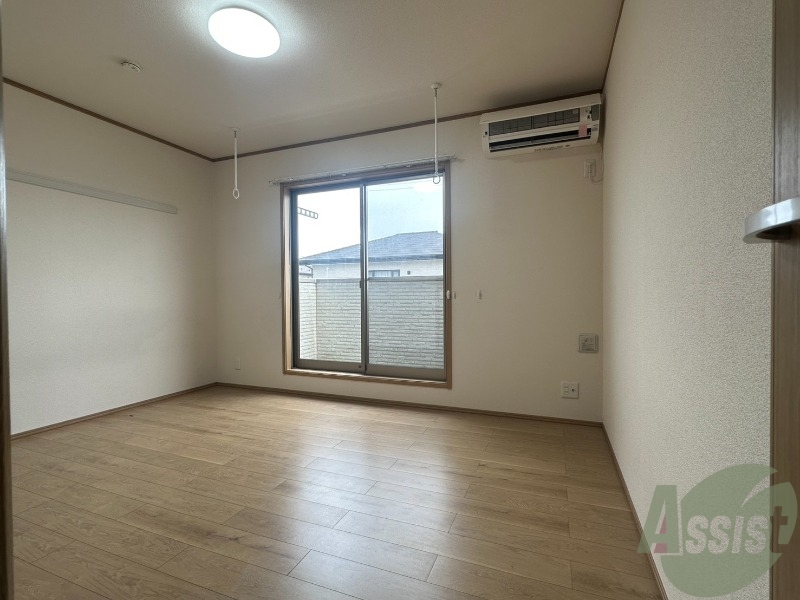 居室・リビング　７帖の洋室です。生活のメインとなる部屋ですね。