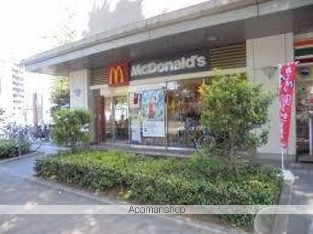飲食店　マクドナルド東伏見駅前店（飲食店）まで818m