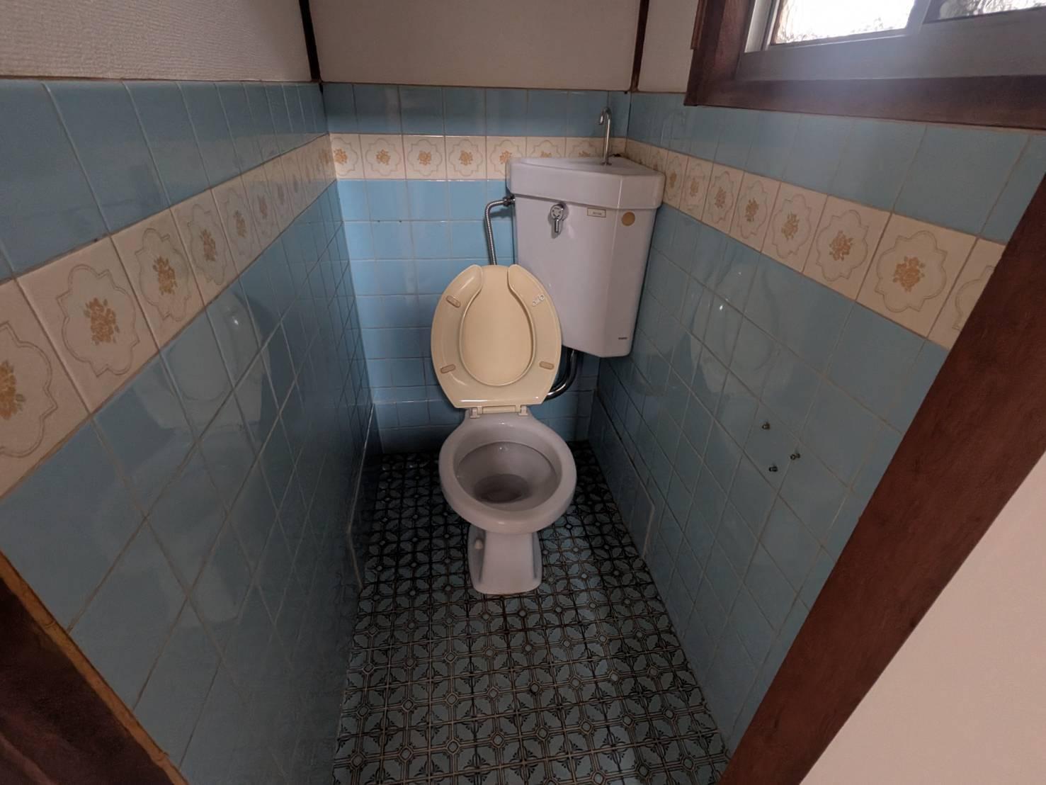 トイレ　築古ですが洋式トイレとなっております。