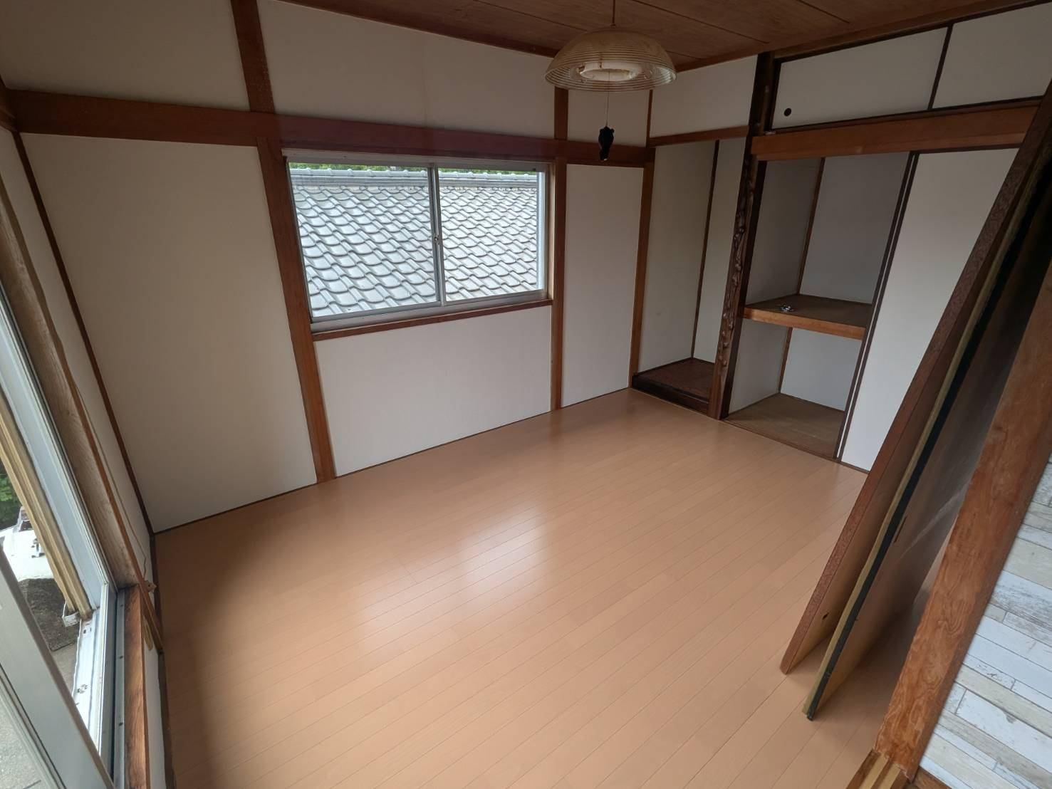 収納　2階の部屋を洋室化しています。