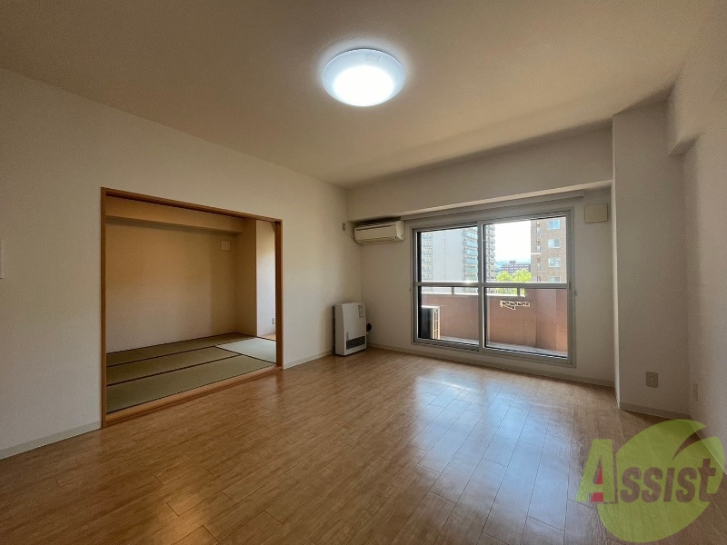 居室・リビング　広くてキレイなお部屋が広がっていて、充実した生活が送れそう。