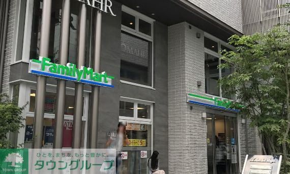 コンビニ　ファミリーマート神宮前5丁目店（コンビニ）まで470m