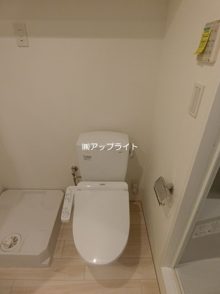 トイレ　温水洗浄便座付き