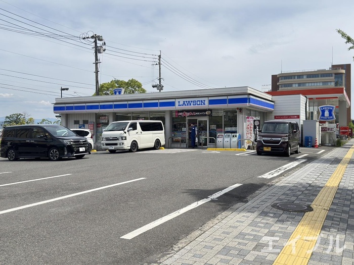 コンビニ　ローソン鹿児島ベイサイド店（コンビニ）まで500m