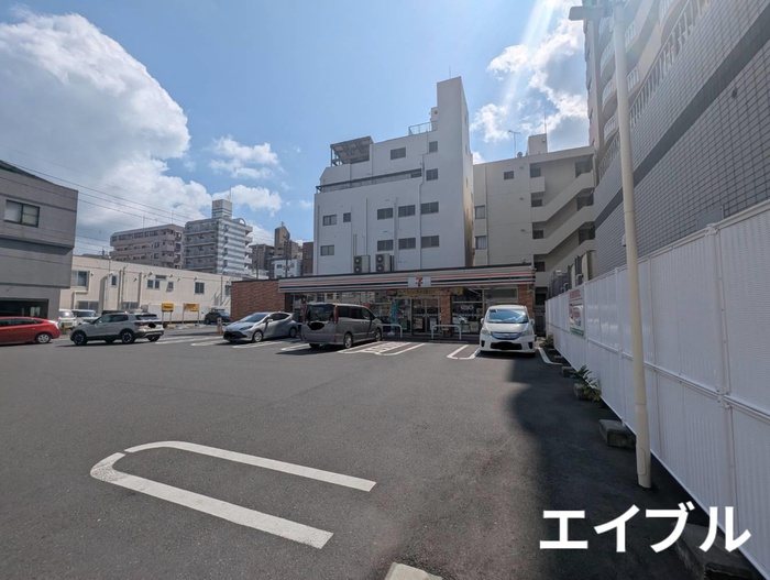 コンビニ　セブンイレブン堀江町（コンビニ）まで250m