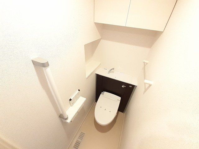 トイレ　現在建設中の為、同じ施工会社の内装写真を添付しております（イ