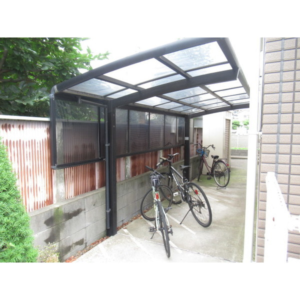 駐車場　屋根付駐輪場