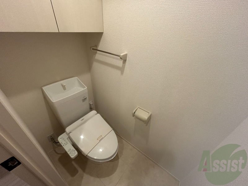 トイレ　トイレはウォシュレット機能付きです。安心して使用できますね。