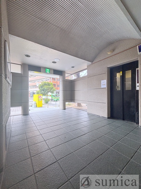 ロビー　落ち着いたエントランス。マンションを演出します。