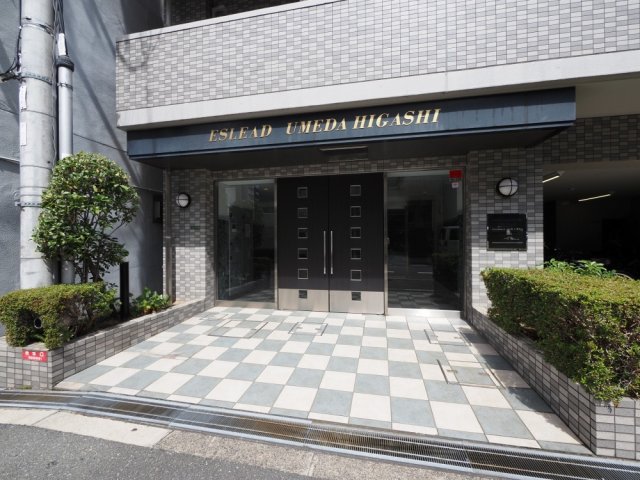エントランス　落ち着いたエントランスです