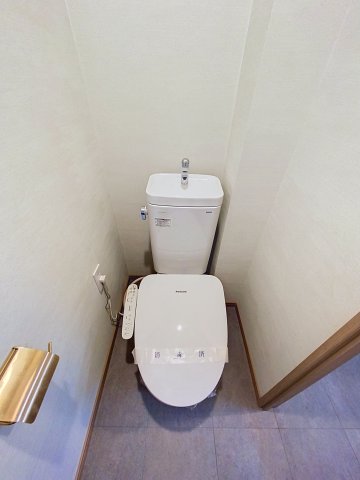 トイレ　※同建物ほかのお部屋の写真です。