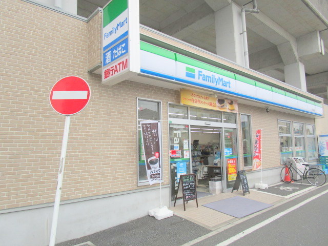 コンビニ　ファミリーマート船橋本町一丁目店（コンビニ）まで1017m