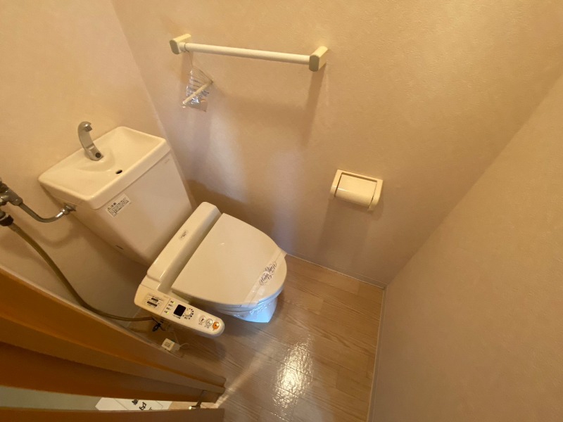 トイレ　ウォシュレット機能がついたトイレ。安心して使用できますね。