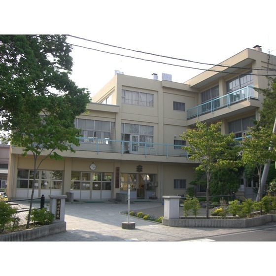 小学校　上田市立神川小学校（小学校）まで894m
