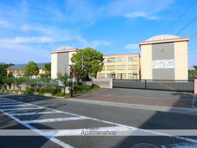 中学校　精華町立中学校精華西中学校（中学校）まで724m