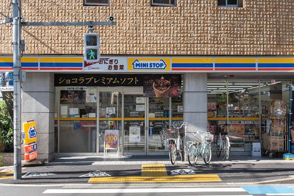 コンビニ　ミニストップ渋谷本町６丁目店（コンビニ）まで712m