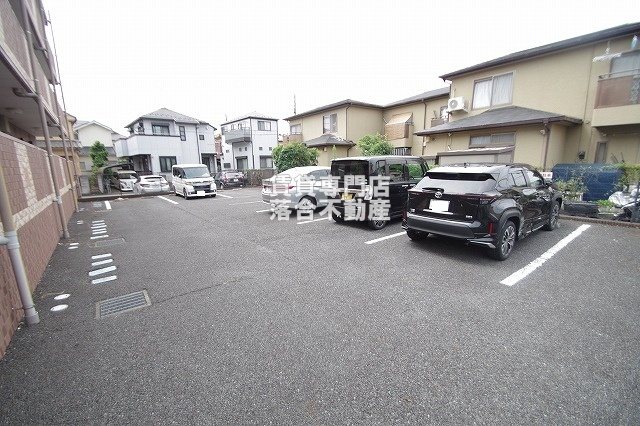 駐車場　敷地内駐車場完備