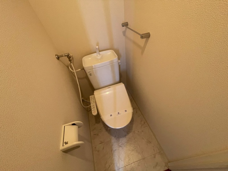 トイレ　こちらはトイレです。清潔感があり、安心して使用できます。