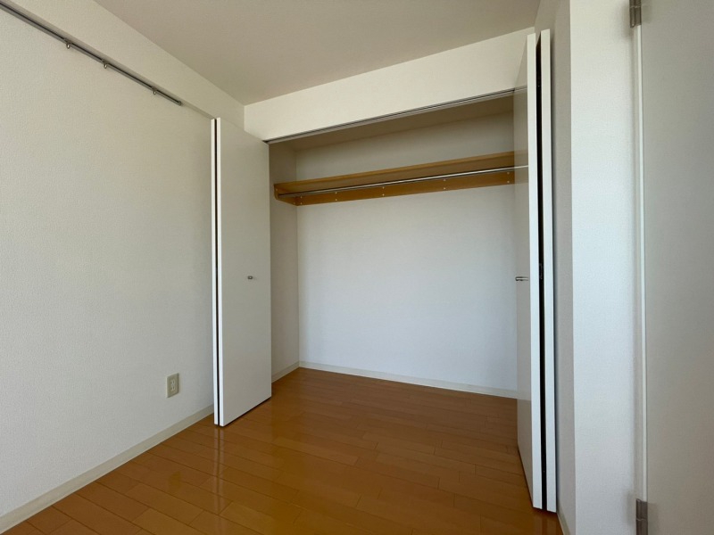 収納　寝室の収納です。部屋がすっきり片付きます。