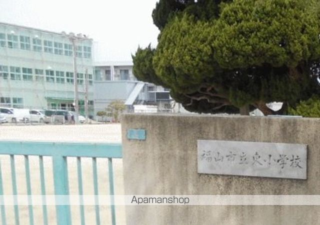 小学校　東小学校（小学校）まで573m