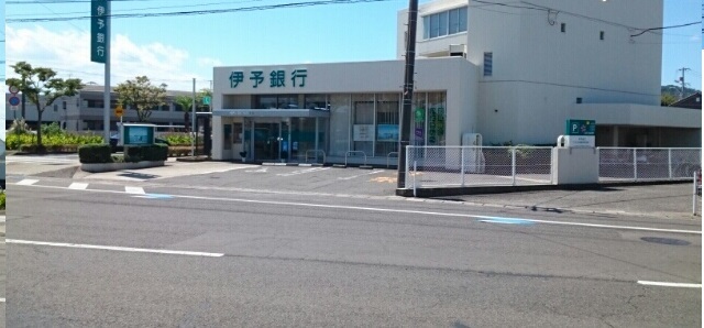 銀行　伊予銀行高松東支店さん（銀行）まで460m