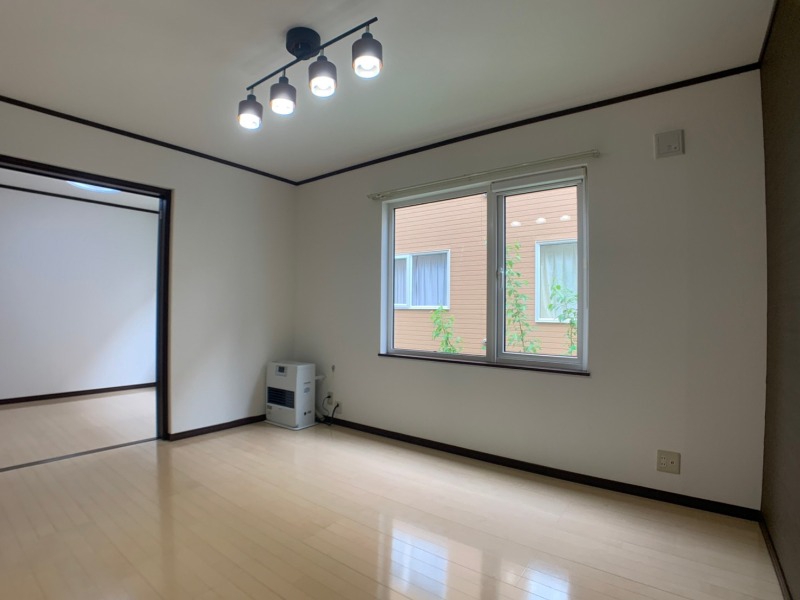 居室・リビング　明るいお部屋は気持ちよく過ごせそうですね。
