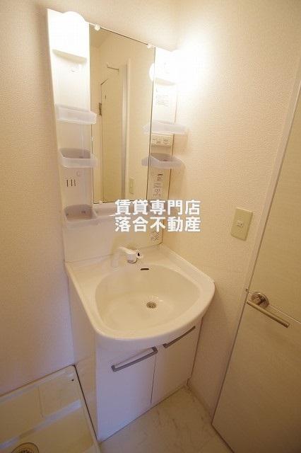 洗面設備　独立洗面化粧台付き