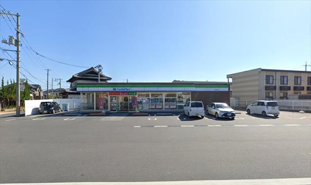 コンビニ　ファミリーマート新福店（コンビニ）まで520m