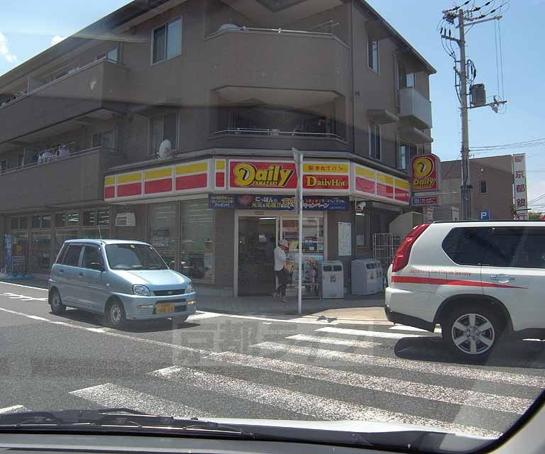 コンビニ　デイリーヤマザキ　木津駅前店（コンビニ）まで341m